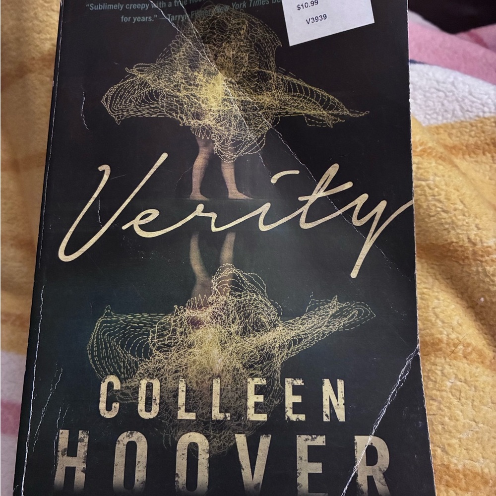 Verity by Colleen Hoover - Black & Gold Paperback